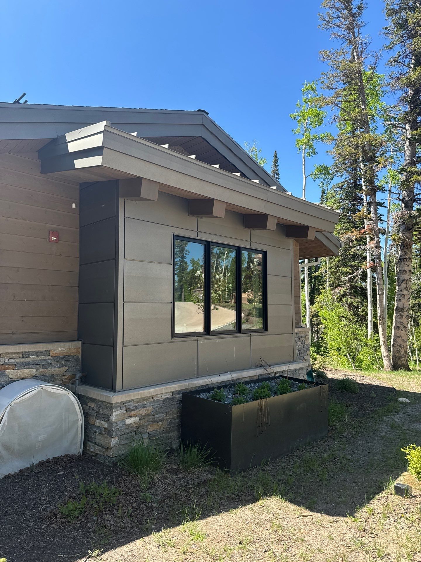 Siding roofing project in Utah